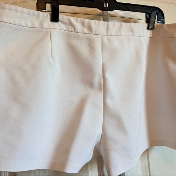 Express Classic White shortie mid rise - Picture 3 of 7